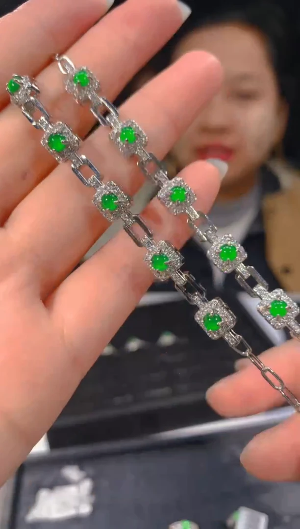 【闪购商品】定制翡翠未镶嵌25定制翡翠，多样性发货（发其一）