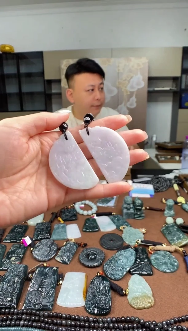 颈饰未镶嵌翡翠 多样性发其一