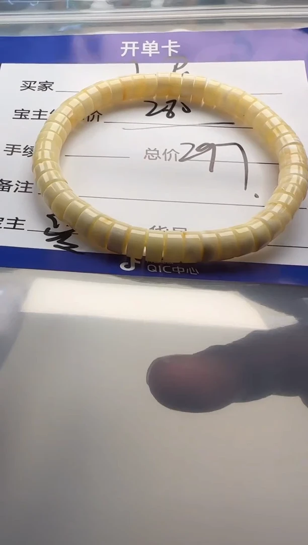未镶嵌蜜蜡裸石小**河手串手串