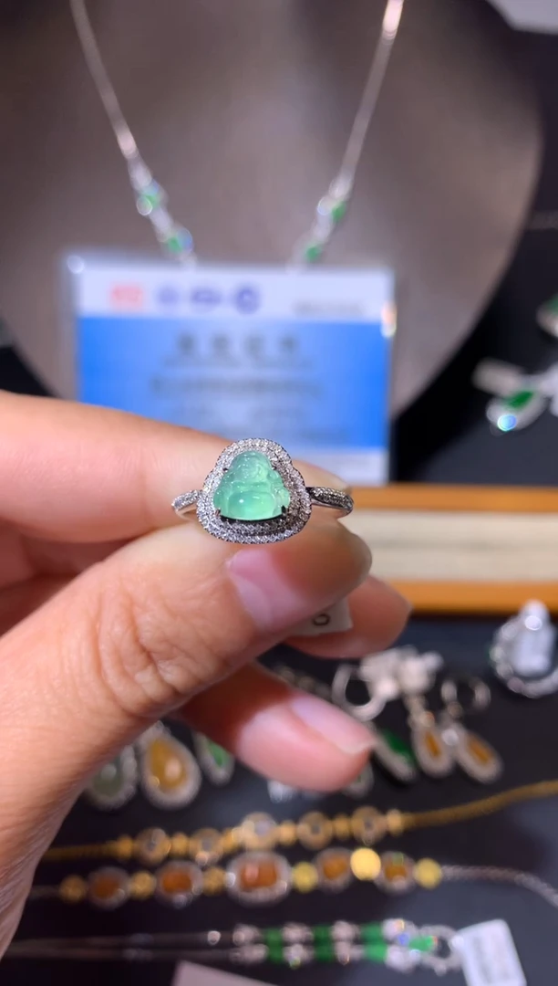 【闪购商品】翡翠吊坠(不含链)18K金镶嵌戒指