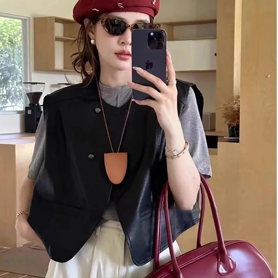 欧货不规则皮质马甲女秋季新款短款无袖背心休闲PU皮马夹外套上衣