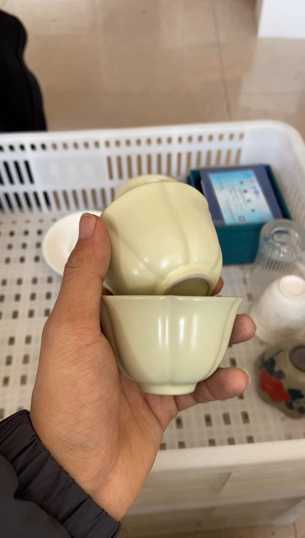 无运费险有瑕疵的摄影的产品有使用过的痕迹有点脏介意勿拍杯