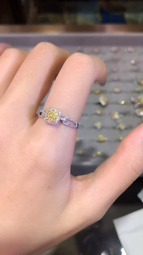 【闪购商品】钻石戒指18K金镶嵌钻石戒指