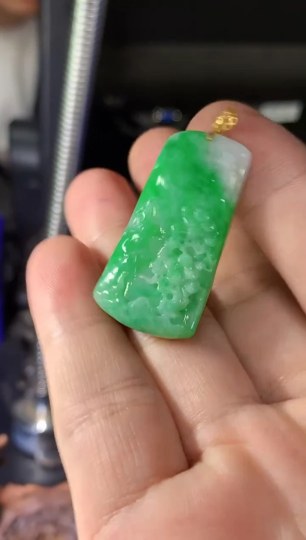 颈饰18K金镶嵌翡翠挂件