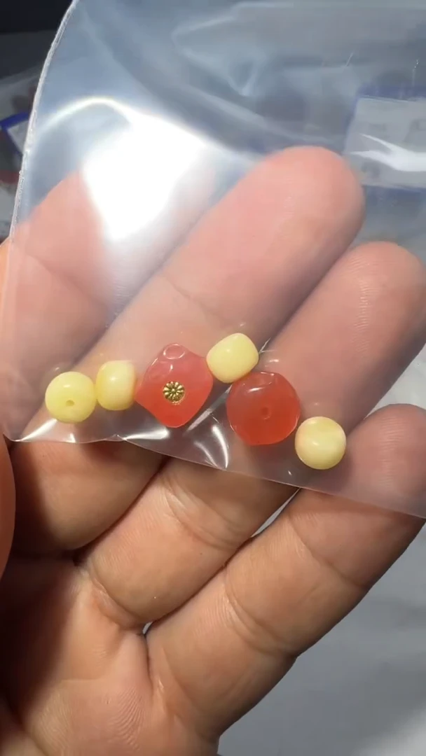 南红玛瑙珠子未镶嵌叶**公珠子