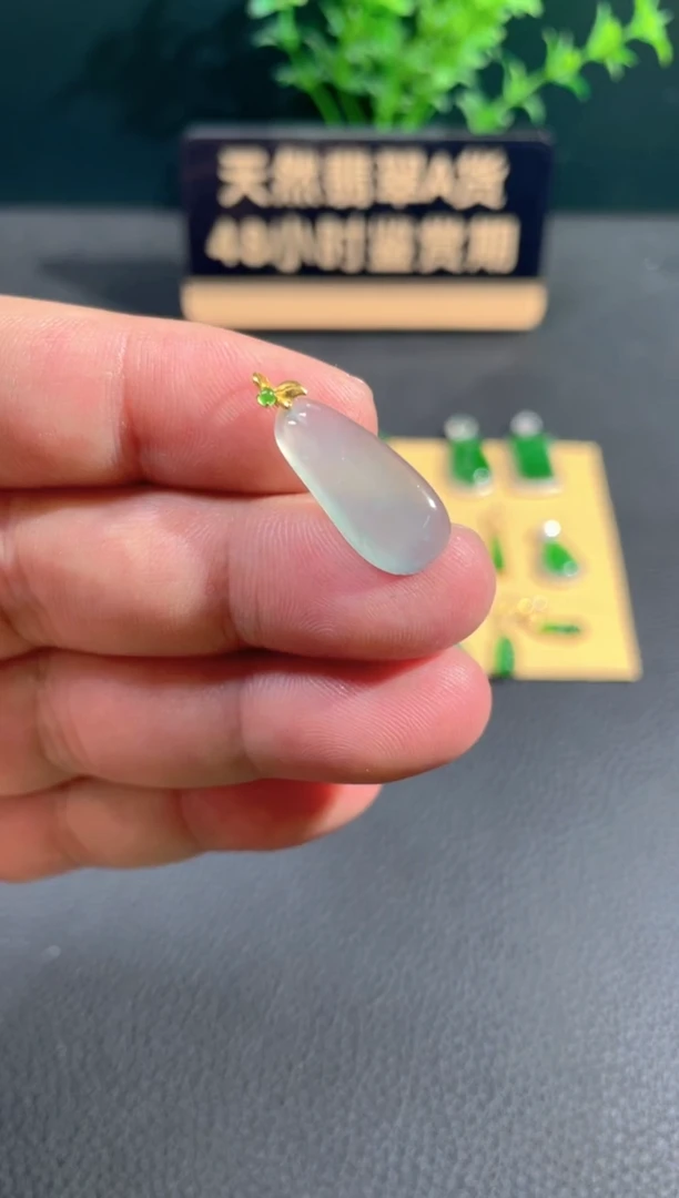 【闪购商品】翡翠颈饰18K金镶嵌翡翠