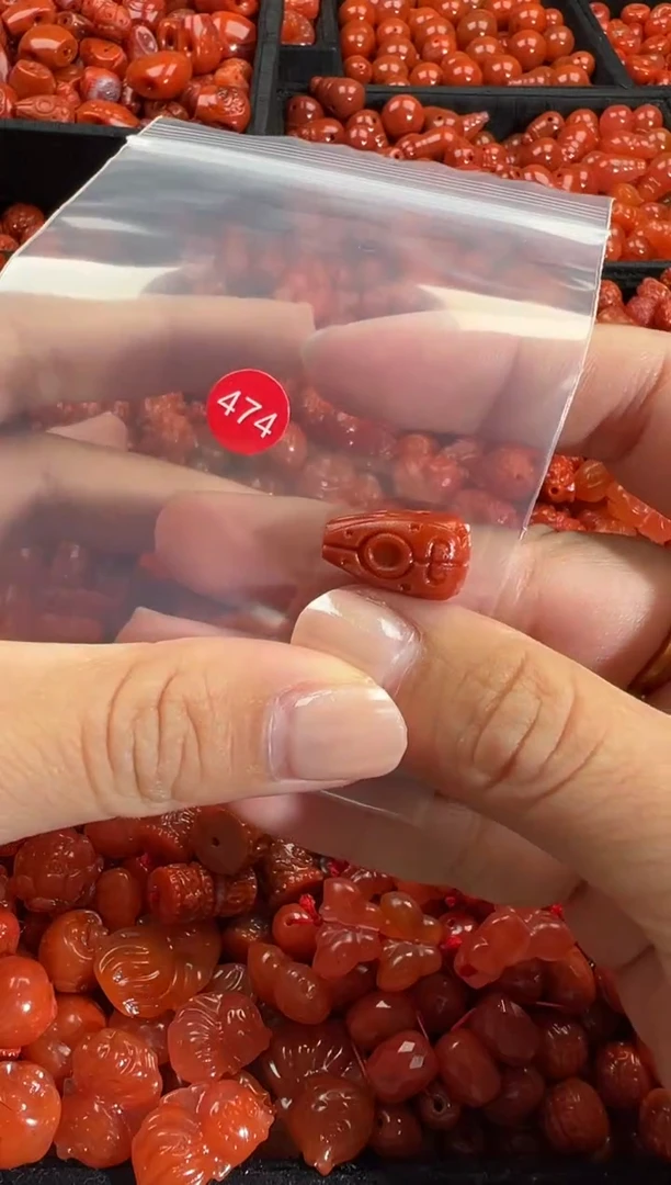 颈饰未镶嵌南红玛瑙1