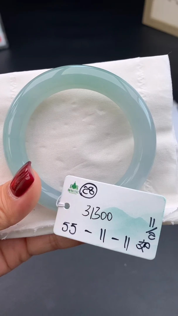 【闪购商品】翡翠手镯未镶嵌 #情人节#送礼，下单联系客服核对地址~