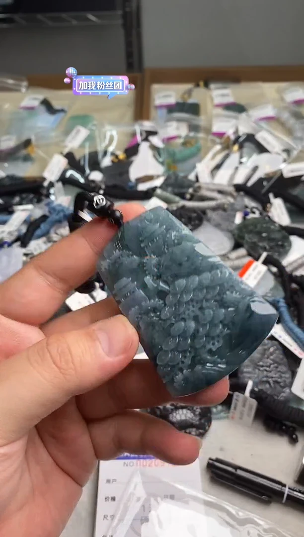 翡翠未镶嵌颈饰多样性发其一