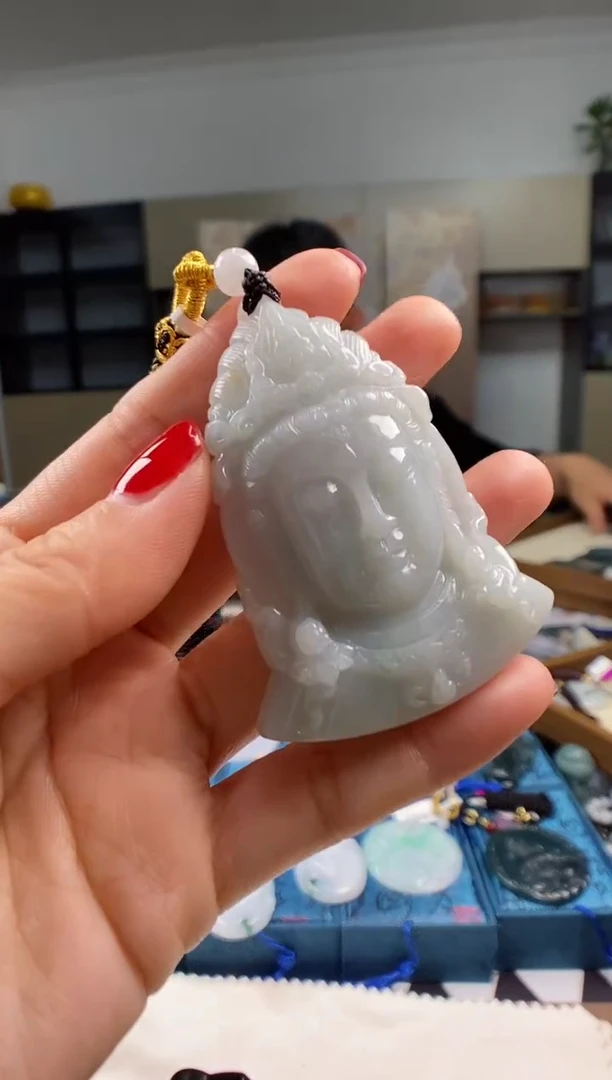 颈饰未镶嵌翡翠 多样性发其一