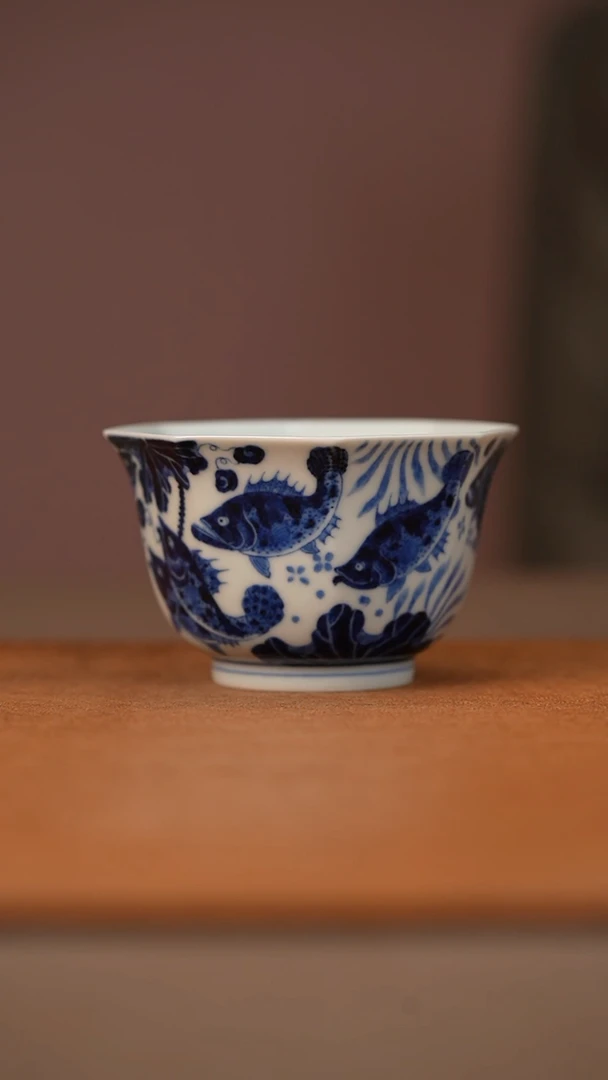 又见春风鱼藻纹八方杯