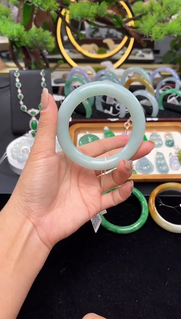 未镶嵌手镯翡翠手镯