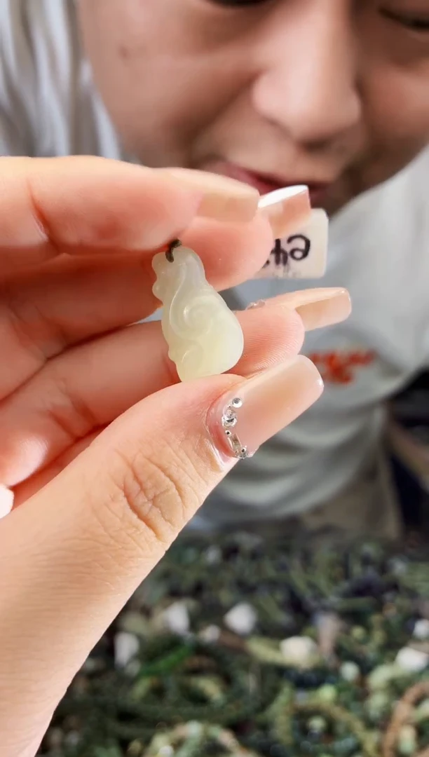 和田玉未镶嵌颈饰拍一发一