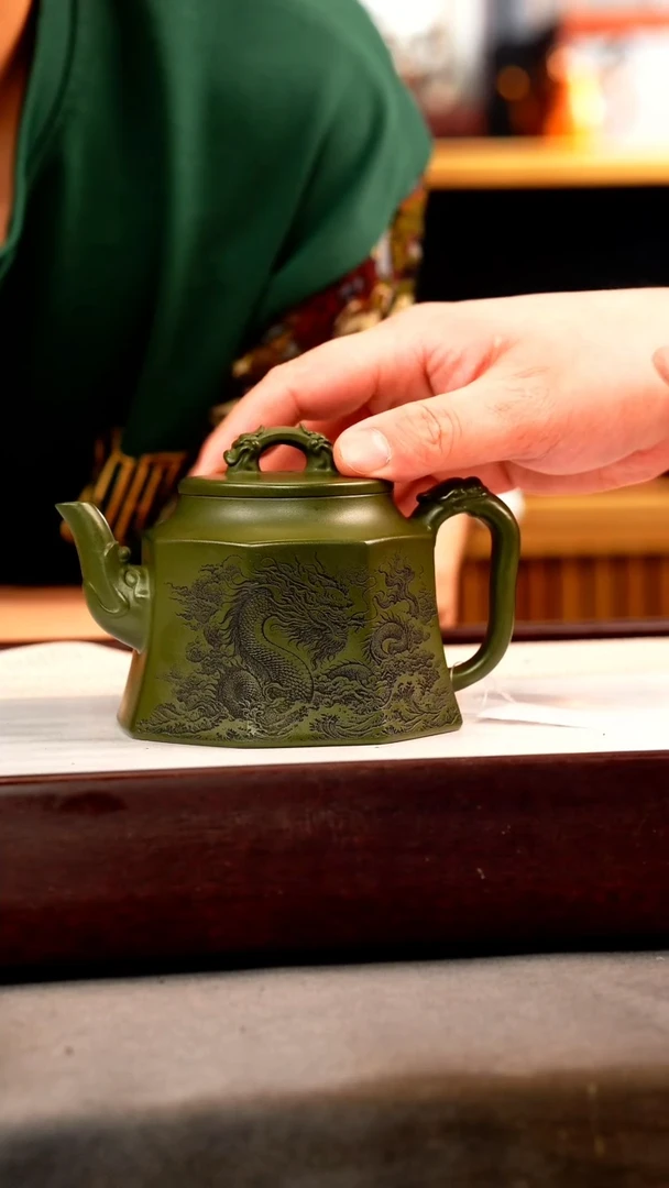 茶壶紫砂绿泥 八方金钟 龙马精神
