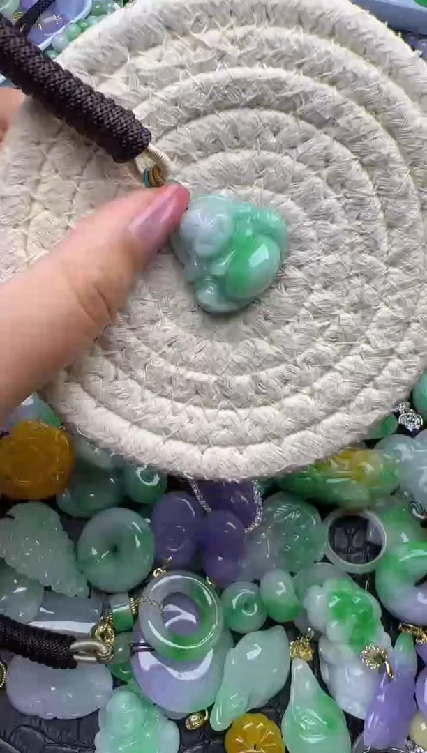 颈饰未镶嵌翡翠天然缅甸翡翠吊坠