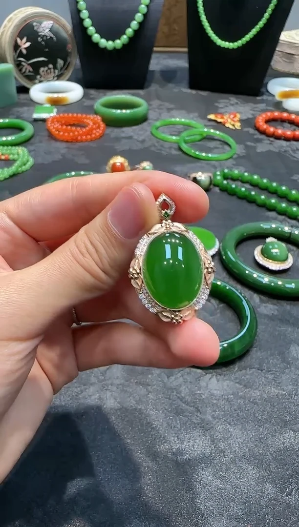 颈饰未镶嵌和田玉1