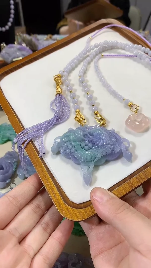 颈饰未镶嵌翡翠吊坠