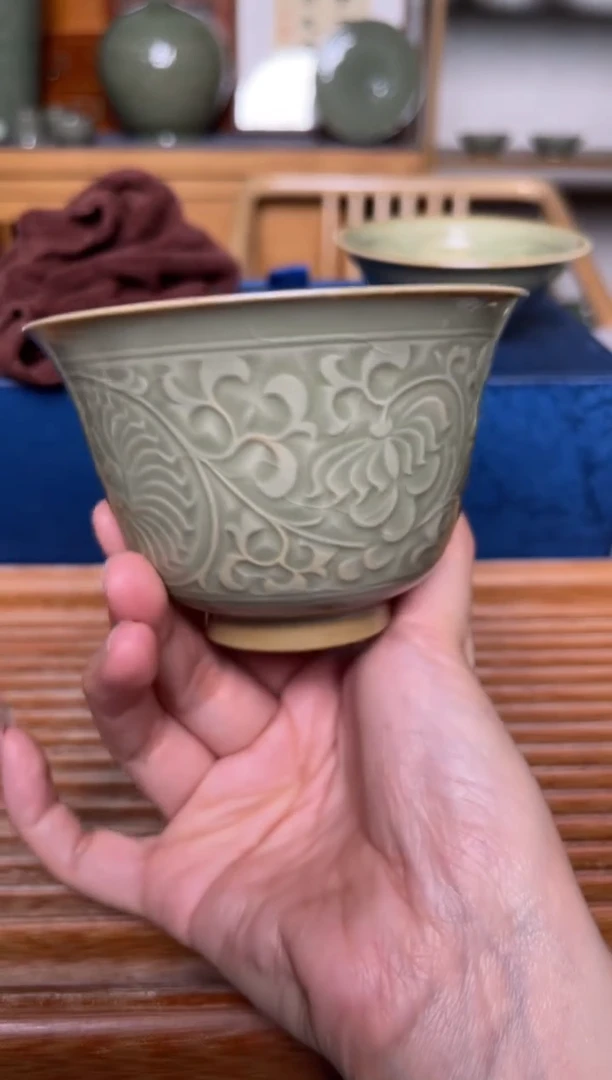 【闪购商品】其他橄榄绿菊纹主人杯 微瑕福利