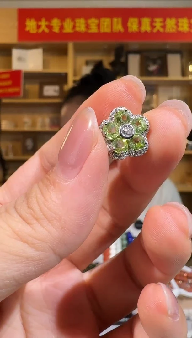 吊坠(不含链)银S925镶嵌橄榄石橄榄石花花吊坠通孔