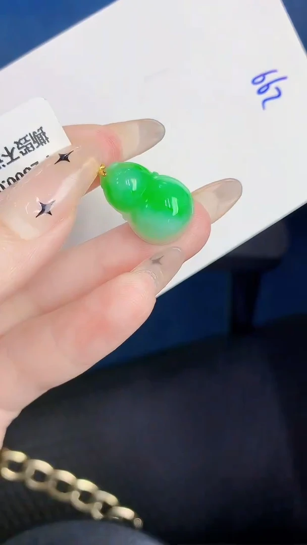 颈饰18K金镶嵌翡翠缅甸天然翡翠A货