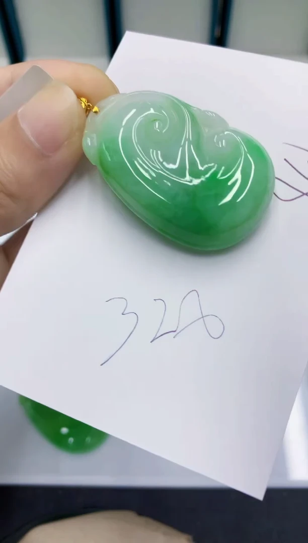 颈饰18K金镶嵌翡翠翡翠