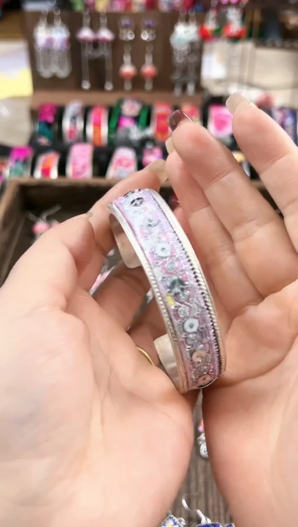 【闪购商品】织绣民族风老绣饰品092