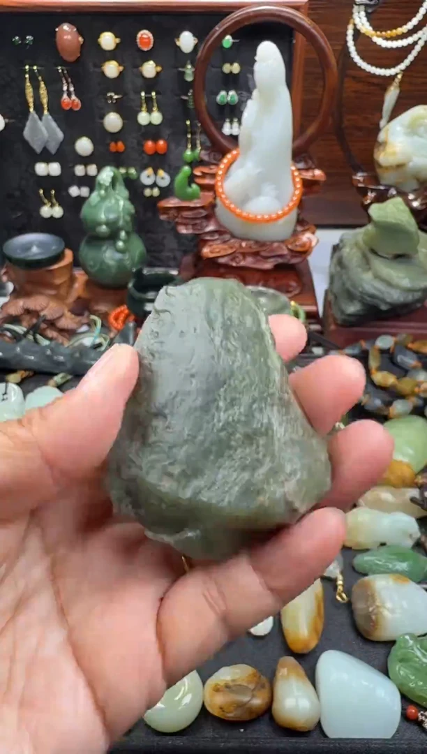 颈饰未镶嵌和田玉哈**刘和田玉