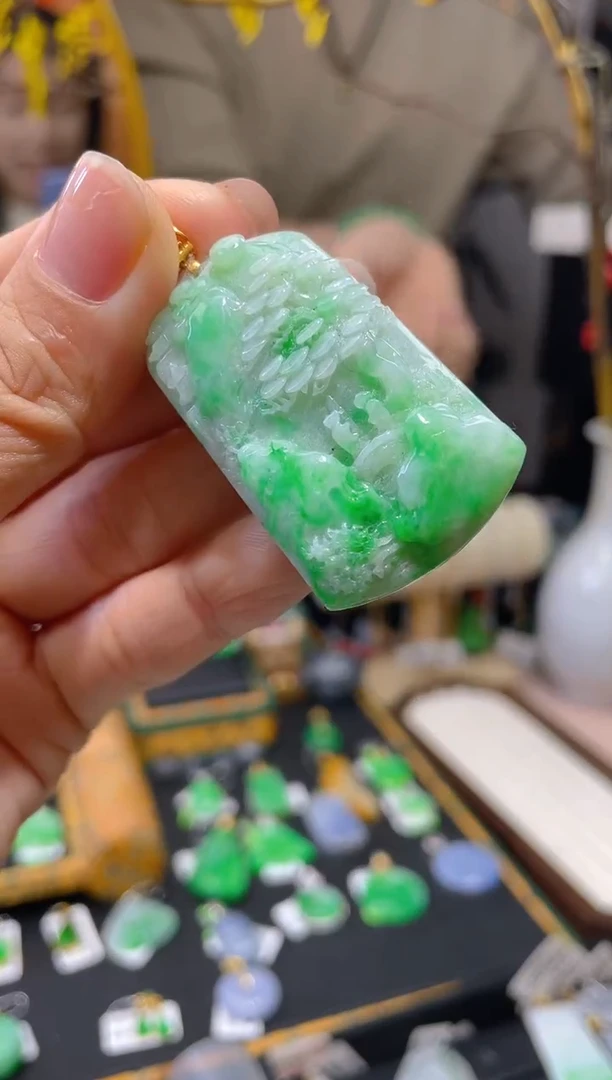 【闪购商品】翡翠颈饰18K金镶嵌假一赔三