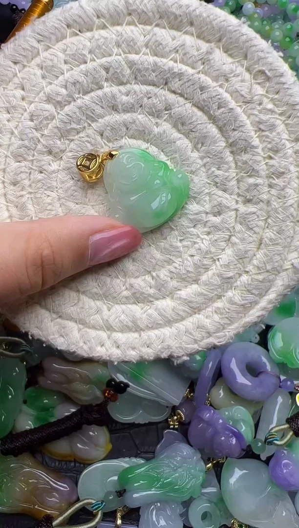 颈饰未镶嵌翡翠天然缅甸翡翠吊坠