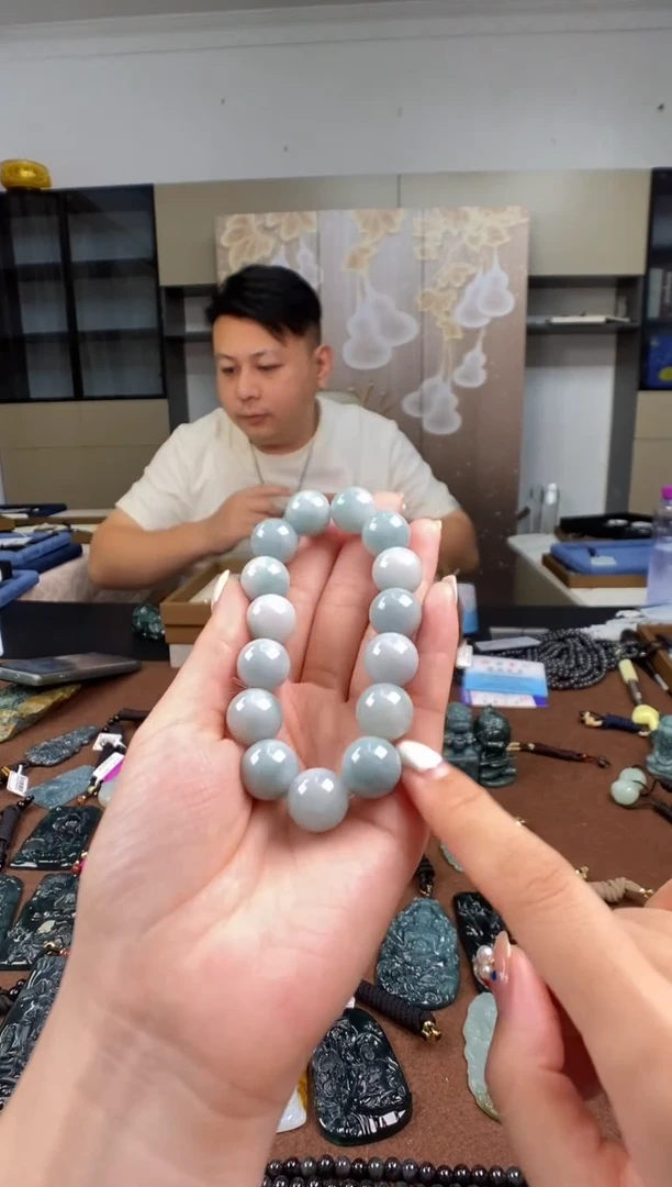 颈饰未镶嵌翡翠 多样性发其一