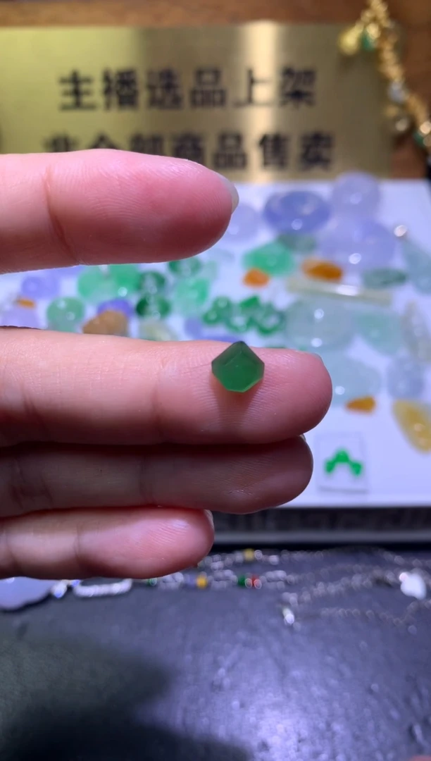 未镶嵌定制翡翠毛货