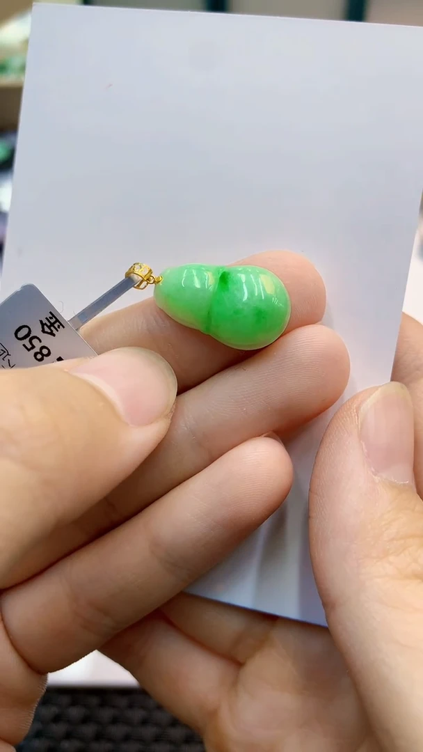 翡翠18K金镶嵌颈饰             1