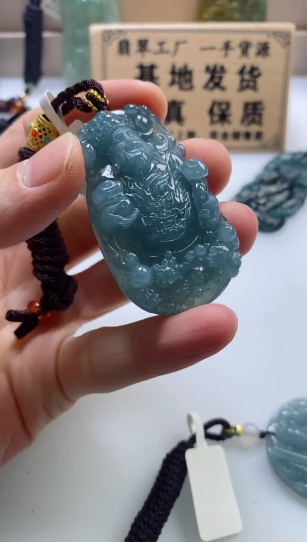 颈饰未镶嵌翡翠