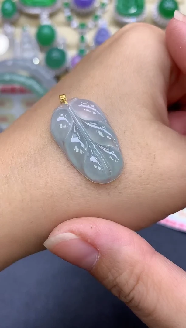 颈饰18K金镶嵌翡翠47-中国好珍宝