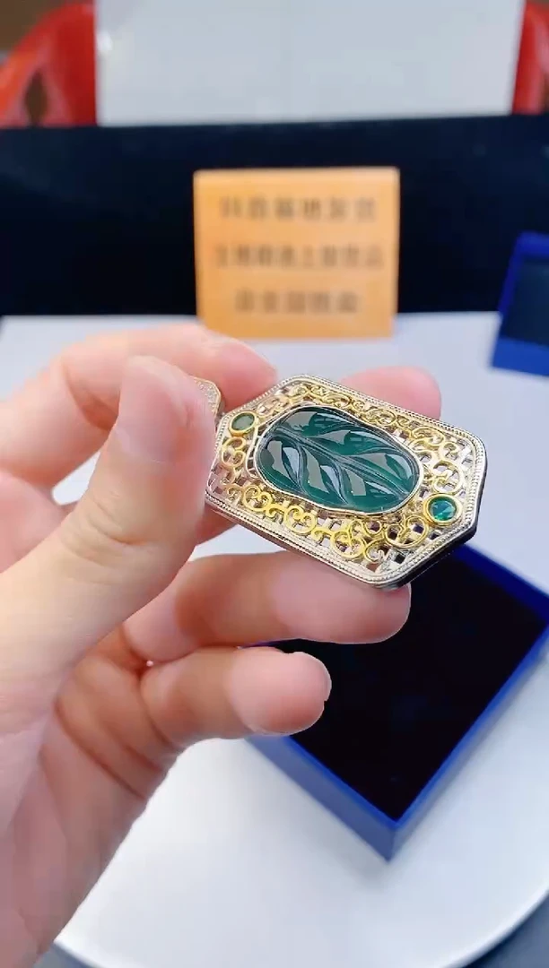 颈饰未镶嵌翡翠