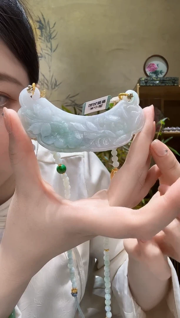 翡翠未镶嵌颈饰吊坠