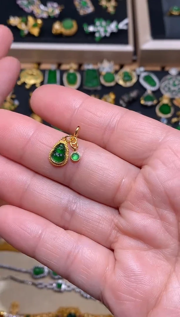 【闪购商品】翡翠吊坠(不含链)银S925镶嵌蛋面葫芦