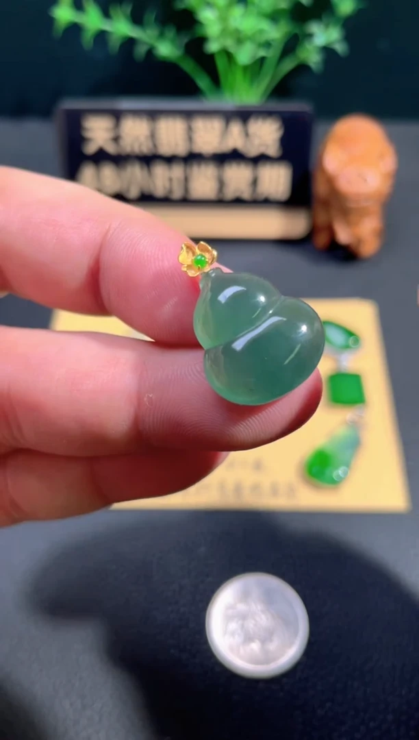颈饰18K金镶嵌翡翠翡翠