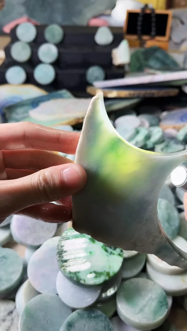 【闪购商品】翡翠颈饰未镶嵌A货吴平909