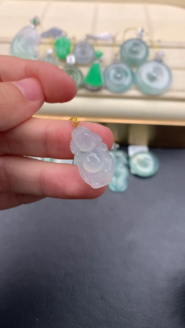 翡翠18K金镶嵌颈饰Q216