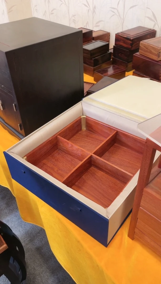 【闪购商品】铁木豆（红檀）四宫格 果盒尺寸30*30*7