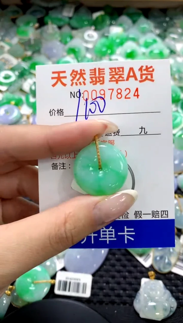 翡翠18K金镶嵌颈饰1111111111111111