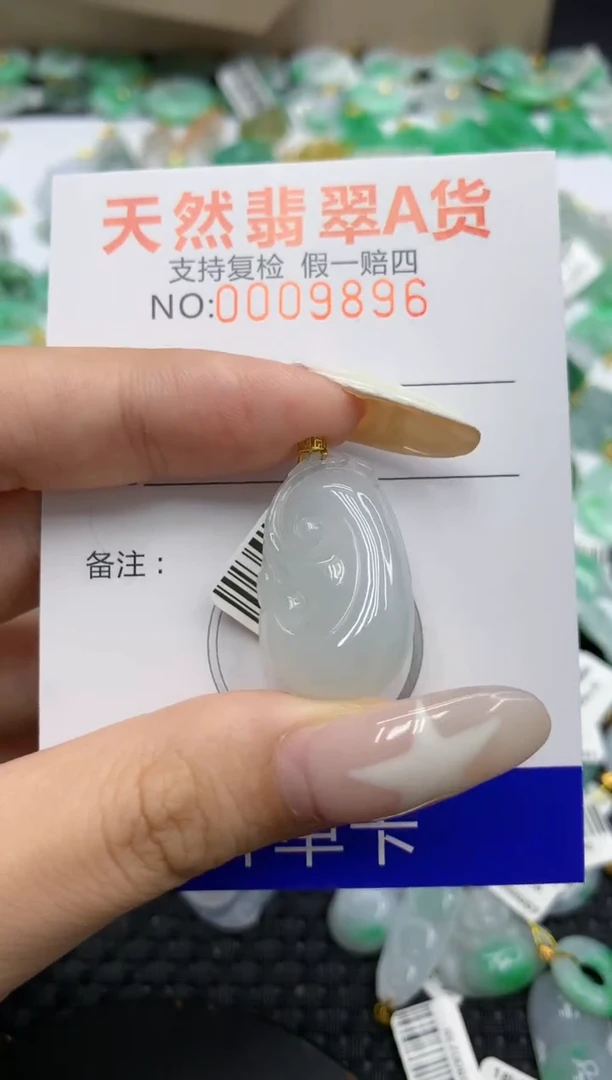 翡翠18K金镶嵌颈饰6920075176022146989