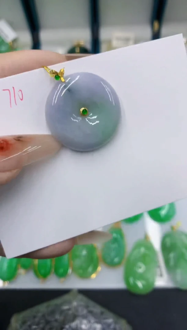 颈饰18K金镶嵌翡翠111111