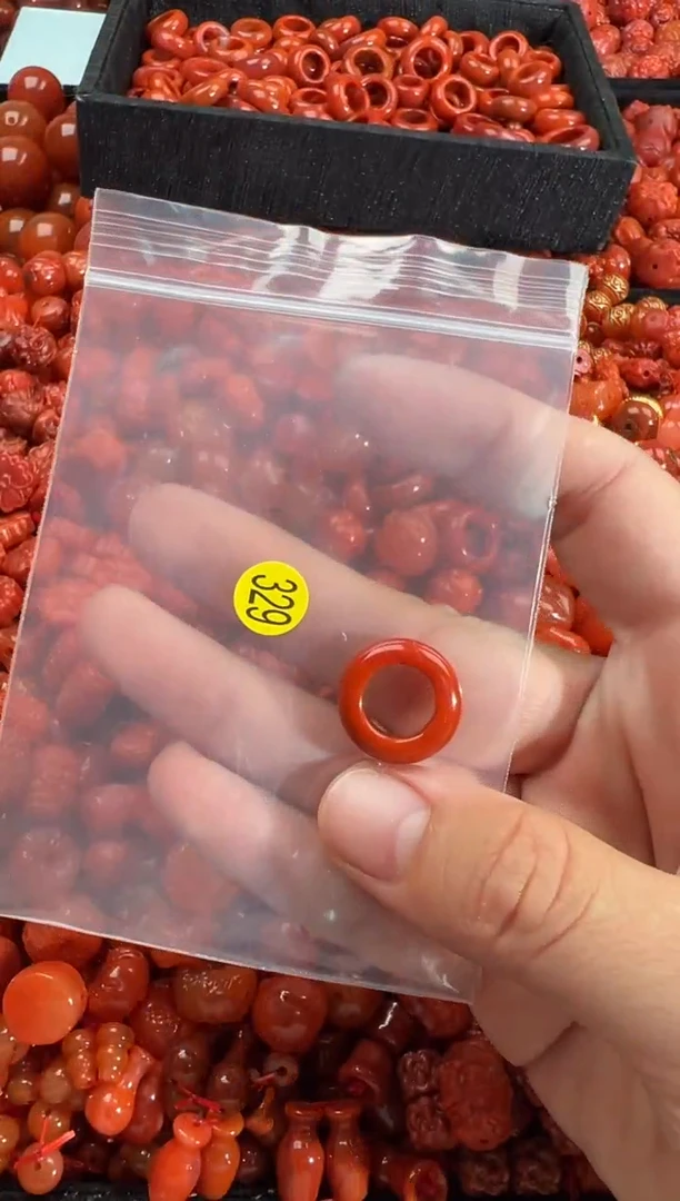 南红玛瑙未镶嵌颈饰1