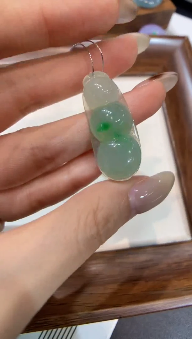 颈饰未镶嵌翡翠福豆