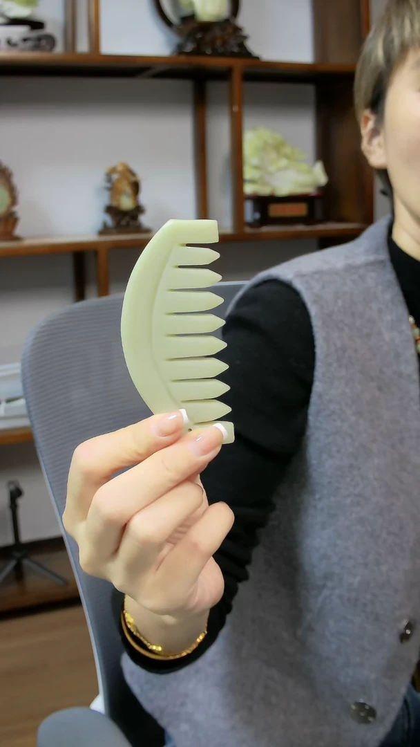 未镶嵌岫玉把件梳子