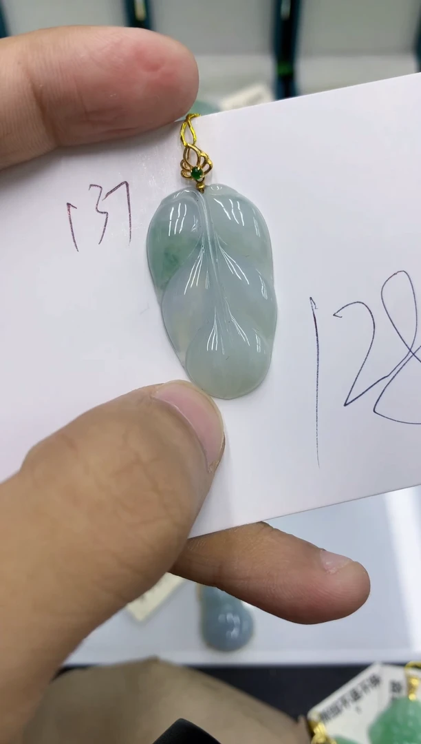 颈饰18K金镶嵌翡翠111111111