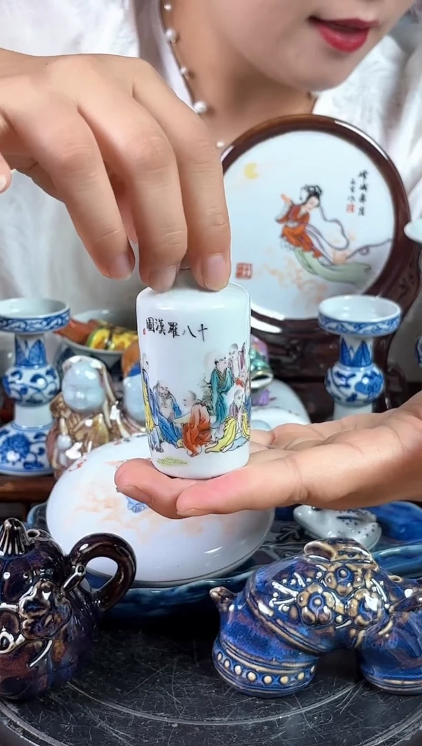 摆件景德镇陶瓷仿古（手工托印鼻烟壶)N861