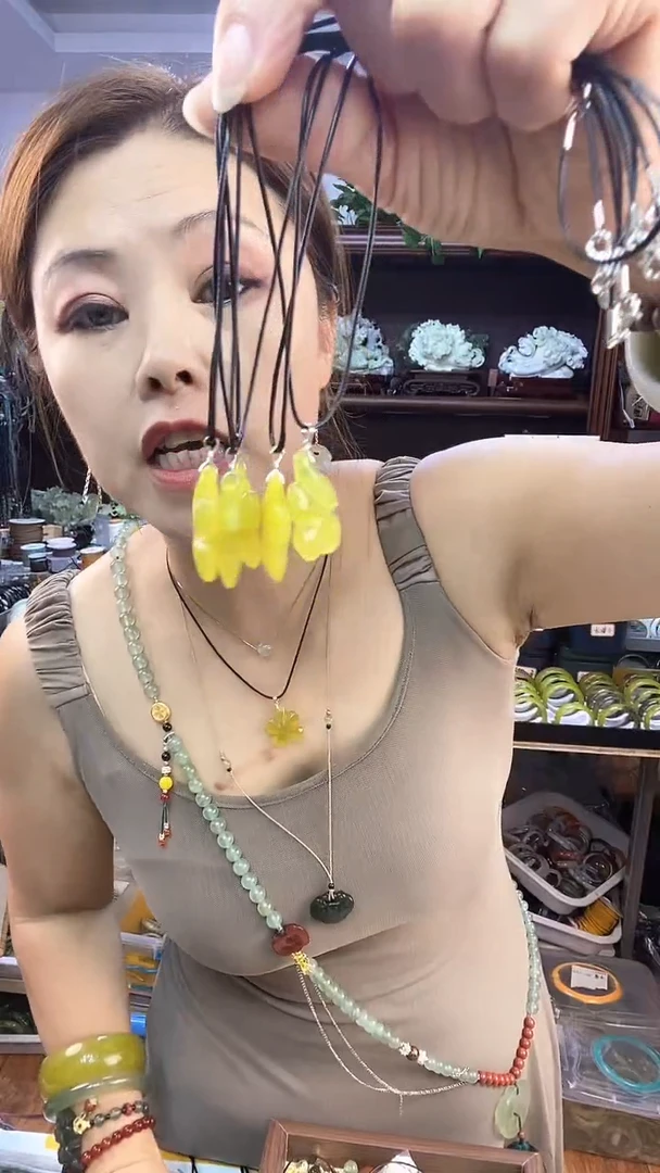 蛇纹石玉未镶嵌黄金玉四叶草多样性发货其中之一